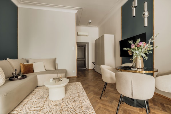 Family Room, City View | Living area
