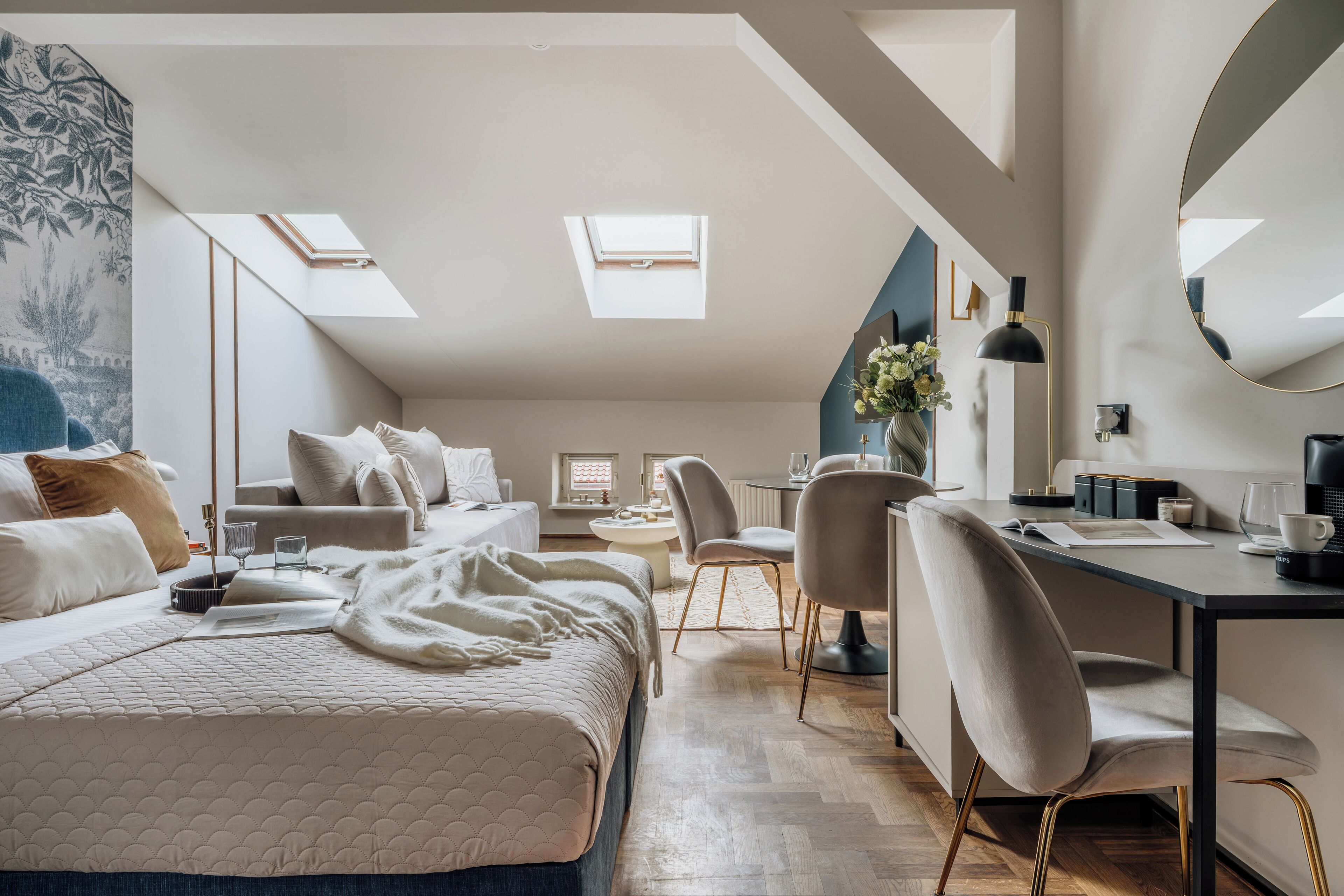 Habitación clásica, vista a la ciudad | Escritorio y espacio para trabajar con laptop 