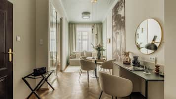 Design Room | Desk, laptop workspace, iron/ironing board, free WiFi