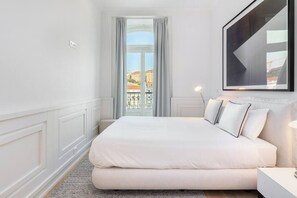 2 عدّة غرف نوم ومكواة/لوح كي وواي فاي وملاءات أسرّة