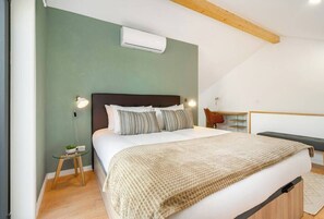 2 bedrooms, iron/ironing board, travel cot, WiFi