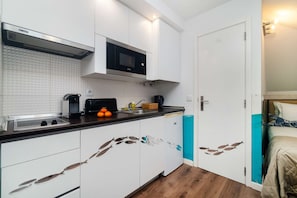 Microwave, oven, stovetop, coffee/tea maker