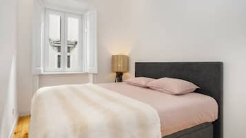 1 slaapkamer, een strijkplank/strijkijzer, reisbedje, wifi