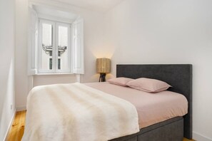 1 bedroom, iron/ironing board, travel cot, WiFi