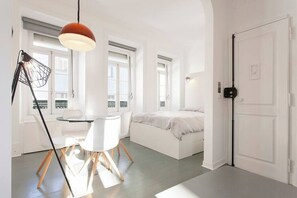 1 habitación, tabla de planchar con plancha, cuna de viaje y wifi 