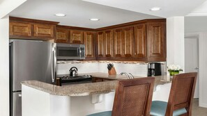 Fridge, microwave, stovetop, dishwasher