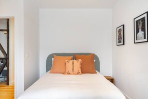 2 bedrooms, iron/ironing board, travel cot, WiFi