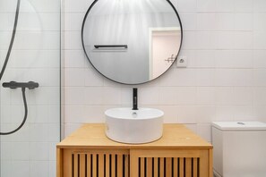 Regadera y secadora de cabello 