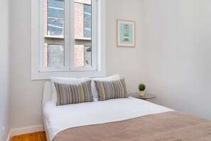2 chambres, fer et planche à repasser, Wi-Fi, draps fournis