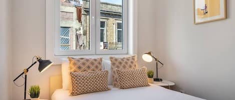 2 室のベッドルーム、アイロン / アイロン台、WiFi、ベッドシーツ