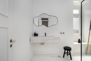 Interior - Charming Lisbon Escape with River Views (Lisboa)