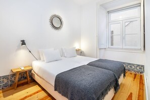 3 bedrooms, iron/ironing board, travel cot, WiFi - Charming Historic Apartment in Central Lisbon (Lisboa)