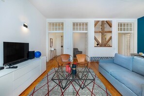 TV - Charming Historic Apartment in Central Lisbon (Lisboa)