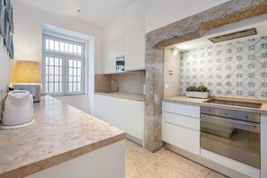 Fridge, microwave, oven, stovetop - Charming Historic Apartment in Central Lisbon (Lisboa)