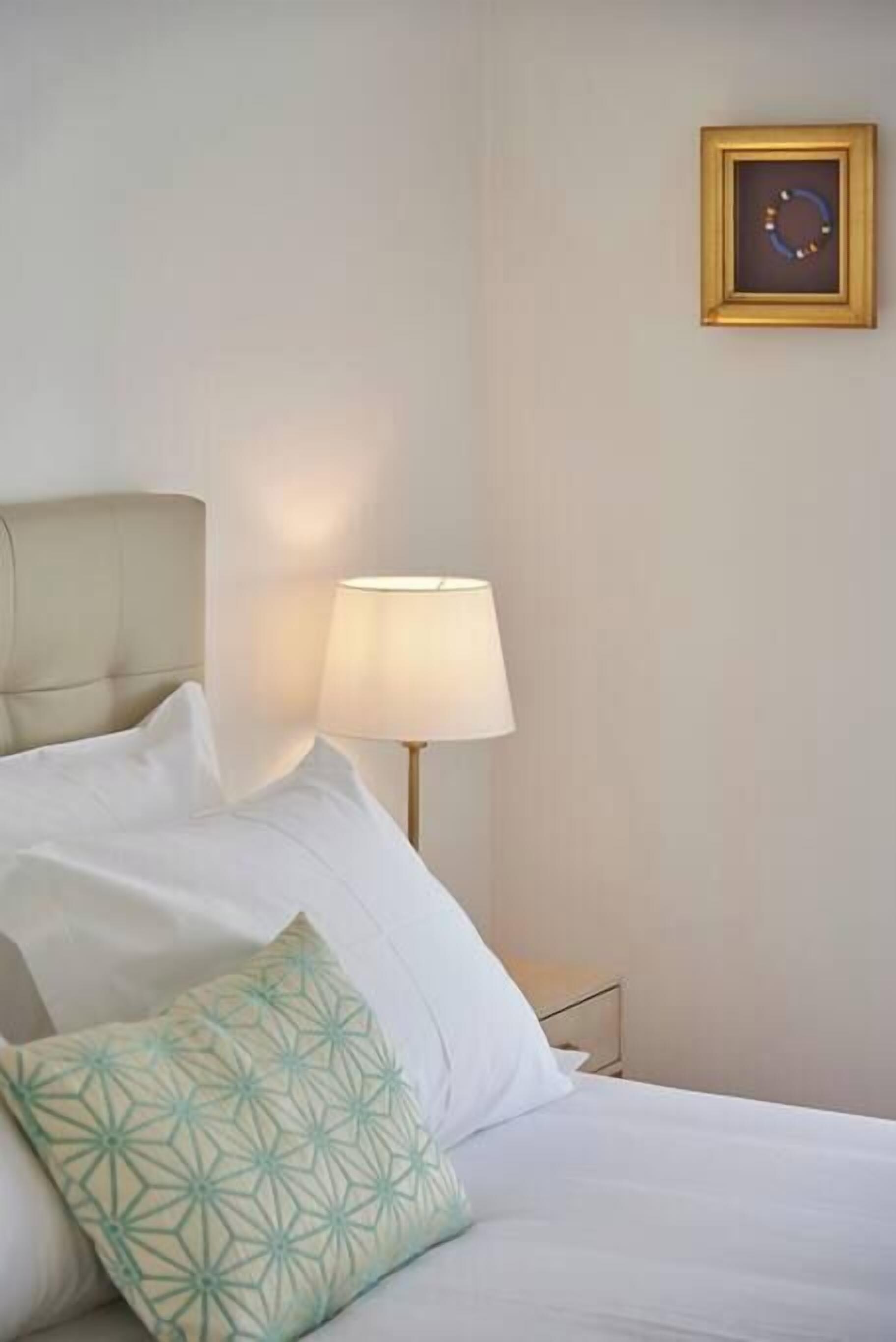 Ferros/tábuas de passar roupa, Wi-Fi, roupa de cama