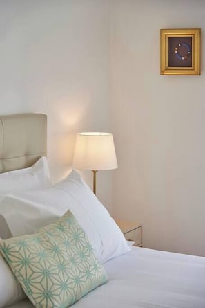 Ferros/tábuas de passar roupa, Wi-Fi, roupa de cama