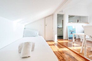 1 bedroom, iron/ironing board, WiFi, bed sheets - Charming Loft in Central Lisbon (Lisboa)