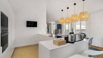 Fridge, microwave, oven, stovetop