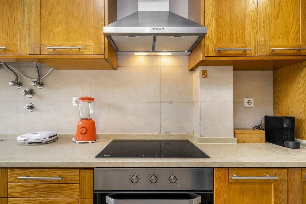 雪櫃、微波爐、焗爐、爐具