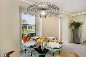 Dining - Douro Prestige Urban Retreat Villa | S-Pool & Gym (Porto)