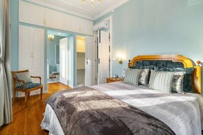 3 slaapkamers, een strijkplank/strijkijzer, wifi, beddengoed