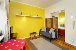 1 chambre, fer et planche à repasser, lit de bébé portatif, Wi-Fi