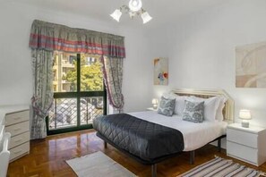 4 quartos, ferros/tábuas de passar roupa, Wi-Fi, roupa de cama