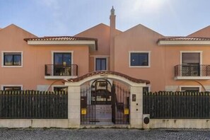 Exterior - Perfect Family Hideout Residence w/AC & 4BR + 5BA (Cascais)