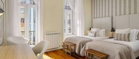 4 chambres, fer et planche à repasser, Wi-Fi, draps fournis