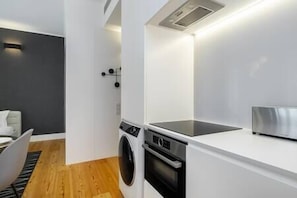 Refrigerador, horno, parrilla de estufa y lavavajillas 