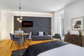 Bügeleisen/Bügelbrett, WLAN, Bettwäsche