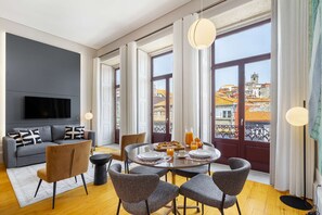 Dining - Central 1-Bed w/ Top View perfect to Explore Porto (Porto)