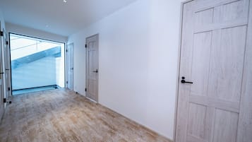 Villa, balkong, sjøutsikt | Wi-fi (inkludert) og sengetøy