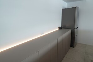 Villa, Balcony, Sea View | Private kitchen | Full-size fridge, microwave, stovetop, electric kettle - theView MiurashiHarumicho (Miura)