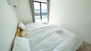 Villa, balcón, vista al mar | Ropa de cama