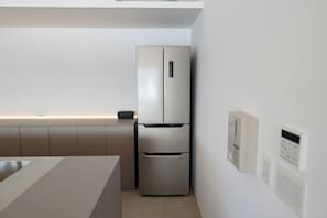 Villa, Balcony, Sea View | Private kitchen | Full-size fridge, microwave, stovetop, electric kettle - theView MiurashiHarumicho (Miura)
