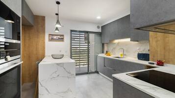 Fridge, microwave, oven, stovetop