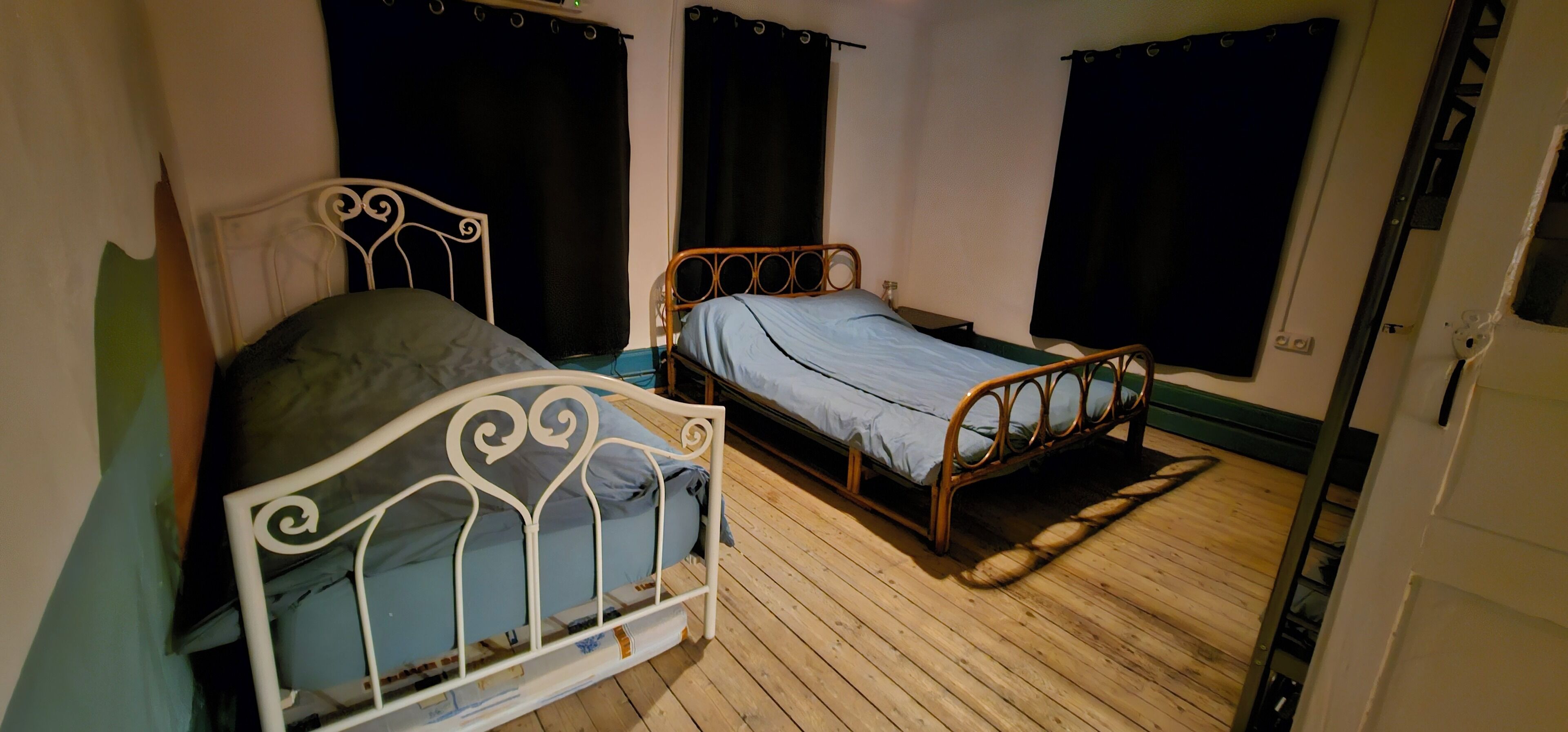 5 bedrooms, desk, free WiFi, bed sheets