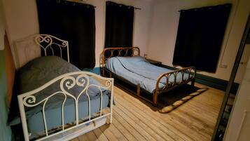 6 sovrum, skrivbord, gratis wi-fi och sÀngklÀder