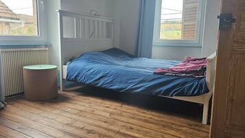 6 makuuhuonetta, työpöytÀ, ilmainen Wi-Fi, vuodevaatteet