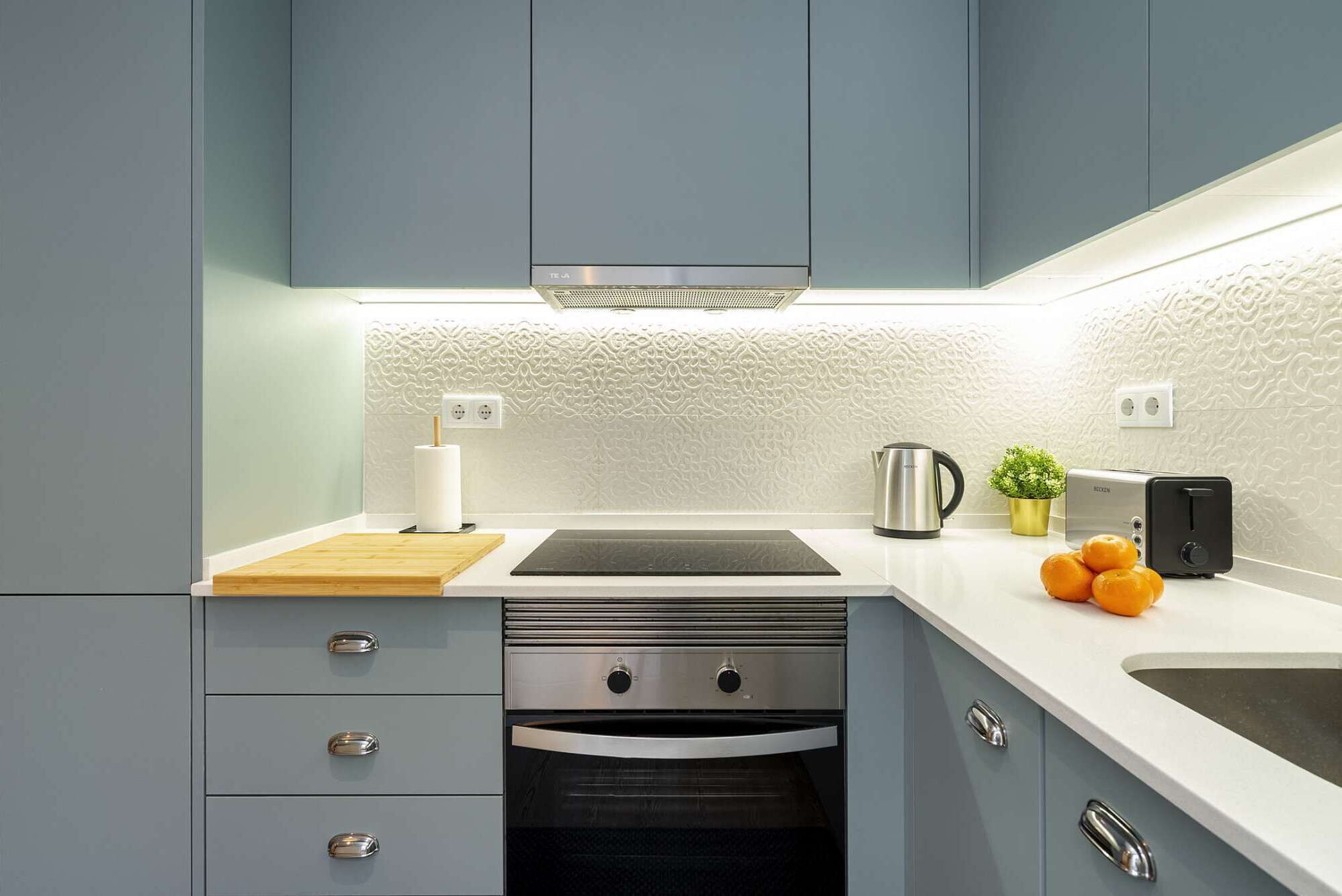 Kühlschrank, Mikrowelle, Ofen, Herdplatte