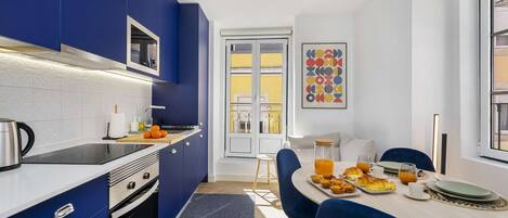 Frigorífic, microones, forn i placa de cuina