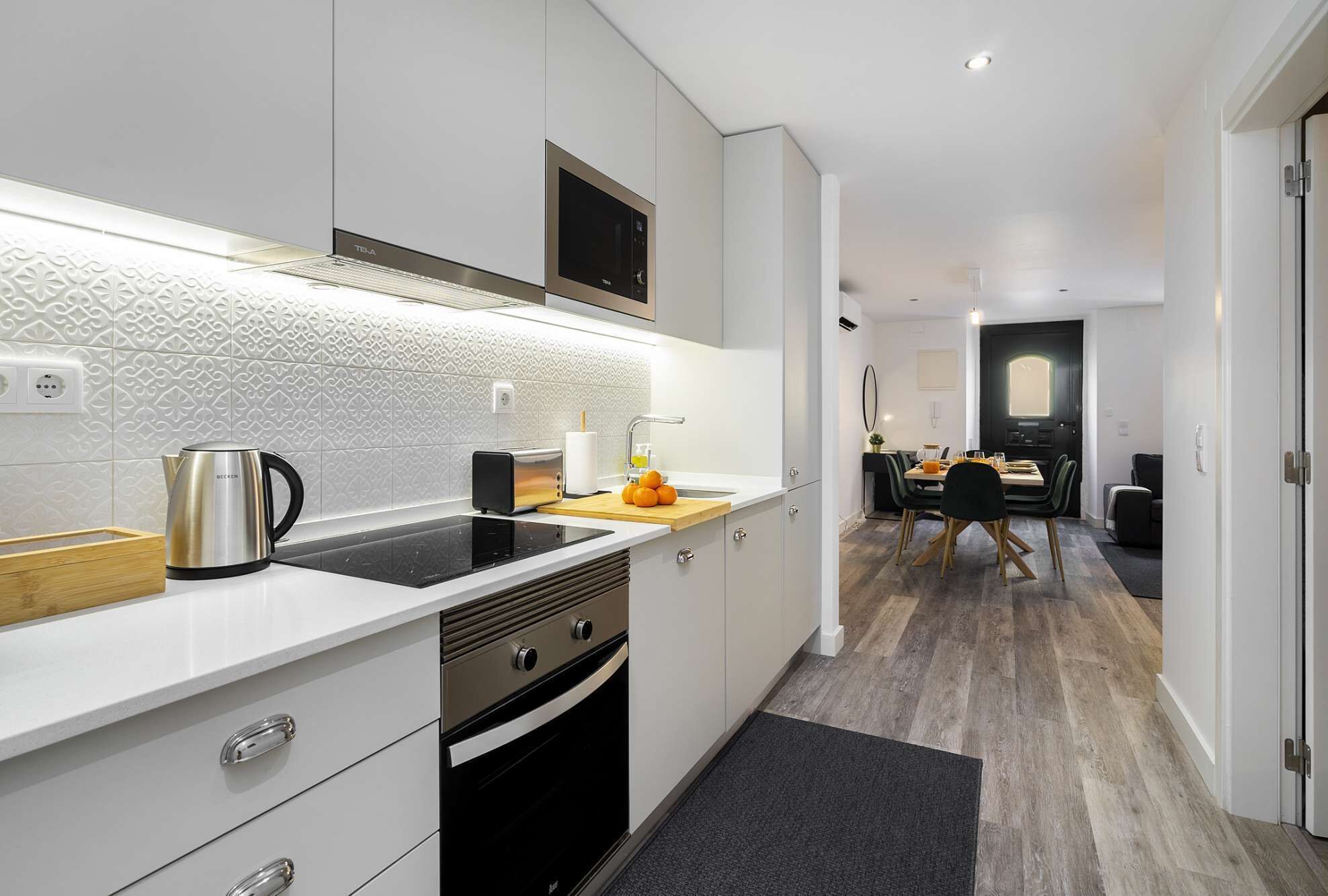 Kühlschrank, Mikrowelle, Ofen, Herdplatte