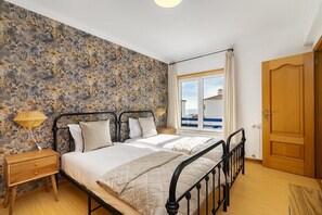 3 soverom, strykejern/-brett, wi-fi og sengetøy