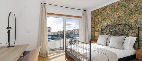 3 chambres, fer et planche à repasser, Wi-Fi, draps fournis