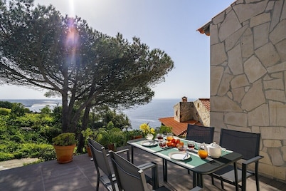 Wilderness Escape: Secluded Haven for Remote Work