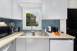 Mikrobølgeovn, kaffe-/temaskine, brødrister