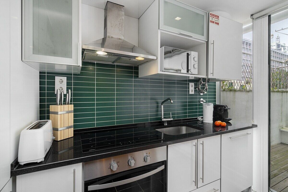 Frigorifero, microonde, forno, piano cottura