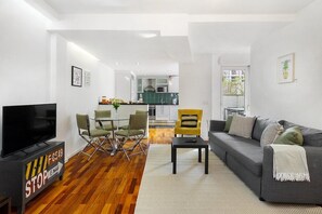 TV - Central City Serenity: Entrecampos Terrace Haven (Lisboa)