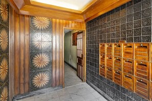 Interior - Central City Serenity: Entrecampos Terrace Haven (Lisboa)